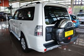 2015款三菱帕杰罗3.0L精英版