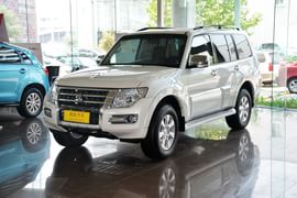 2015款三菱帕杰罗3.0L精英版