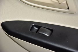 2015款东南V3菱悦1.5L手动幸福版