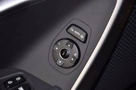 2015款现代全新胜达2.4L自动两驱智能型