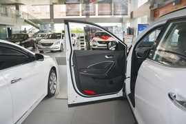 2015款现代全新胜达2.4L自动两驱智能型