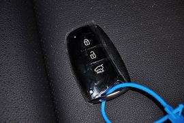 2015款现代全新胜达2.4L自动两驱智能型
