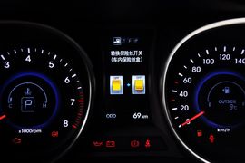 2015款现代全新胜达2.4L自动两驱智能型