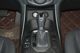 2015款现代全新胜达2.4L自动两驱智能型