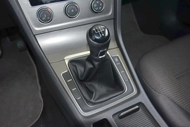 2015款大众高尔夫1.6L手动时尚型
