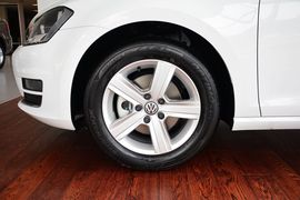 2015款大众高尔夫1.6L手动时尚型