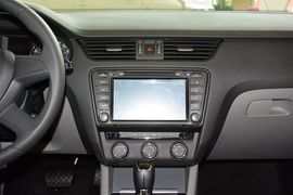 2015款斯柯达明锐1.6L自动逸俊版