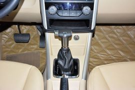 2015款北汽绅宝D20三厢1.5L自动乐享版