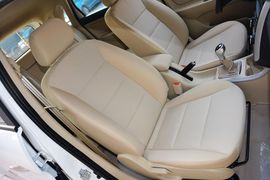 2015款北汽绅宝D20三厢1.3L手动乐活版