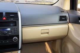 2015款北汽绅宝D20三厢1.3L手动乐活版