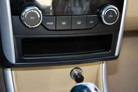 2015款北汽绅宝D20三厢1.3L手动乐活版