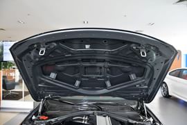 2014款宝马M4敞篷轿跑车