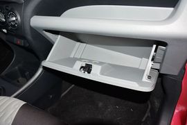 2013款铃木奥拓1.0L手动舒适型