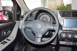 2013款铃木奥拓1.0L手动舒适型