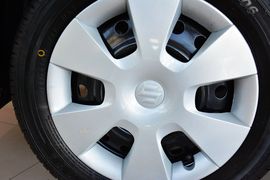 2013款铃木奥拓1.0L手动舒适型