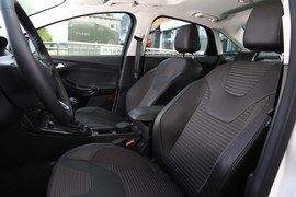 2015款全新换代三厢福克斯1.0T手动版实拍