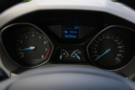 2015款全新换代三厢福克斯1.0T手动版实拍