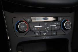 2015款全新换代三厢福克斯1.0T手动版实拍