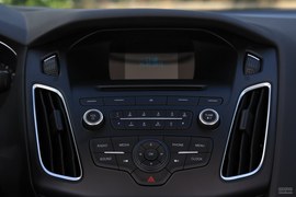 2015款全新换代三厢福克斯1.0T手动版实拍