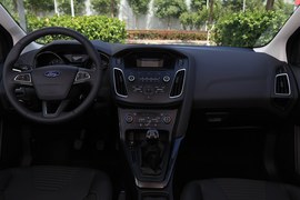 2015款全新换代三厢福克斯1.0T手动版实拍