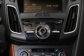 2015款全新换代两厢福克斯1.5T自动版实拍
