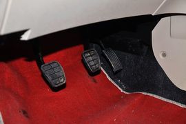 2013款奇瑞风云2两厢1.5L手动锐意版