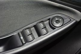 2012款福特福克斯两厢1.6L手动舒适型