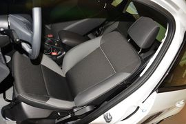 2012款福特福克斯两厢1.6L手动舒适型