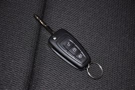 2012款福特福克斯两厢1.6L手动舒适型