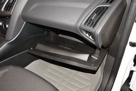 2012款福特福克斯两厢1.6L手动舒适型