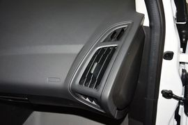 2012款福特福克斯两厢1.6L手动舒适型