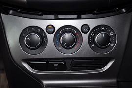 2012款福特福克斯两厢1.6L手动舒适型