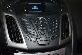 2012款福特福克斯两厢1.6L手动舒适型