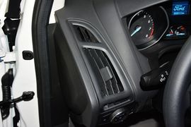 2012款福特福克斯两厢1.6L手动舒适型