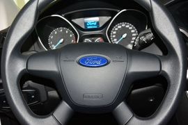 2012款福特福克斯两厢1.6L手动舒适型