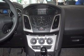 2012款福特福克斯两厢1.6L手动舒适型