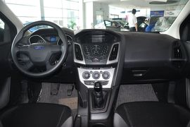 2012款福特福克斯两厢1.6L手动舒适型