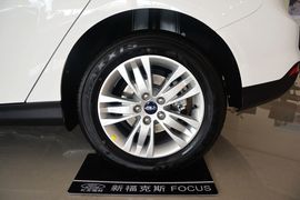 2012款福特福克斯两厢1.6L手动舒适型