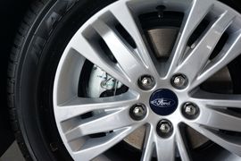 2012款福特福克斯两厢1.6L手动舒适型