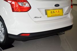 2012款福特福克斯两厢1.6L手动舒适型