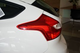 2012款福特福克斯两厢1.6L手动舒适型