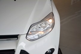 2012款福特福克斯两厢1.6L手动舒适型