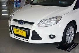 2012款福特福克斯两厢1.6L手动舒适型