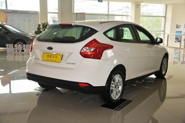 2012款福特福克斯两厢1.6L手动舒适型