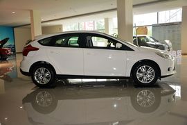 2012款福特福克斯两厢1.6L手动舒适型