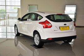 2012款福特福克斯两厢1.6L手动舒适型