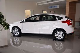 2012款福特福克斯两厢1.6L手动舒适型