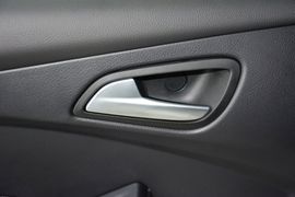 2012款福特福克斯三厢1.6L手动风尚型