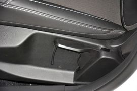 2012款福特福克斯三厢1.6L手动风尚型