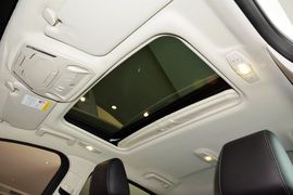 2012款福特福克斯三厢1.6L手动风尚型